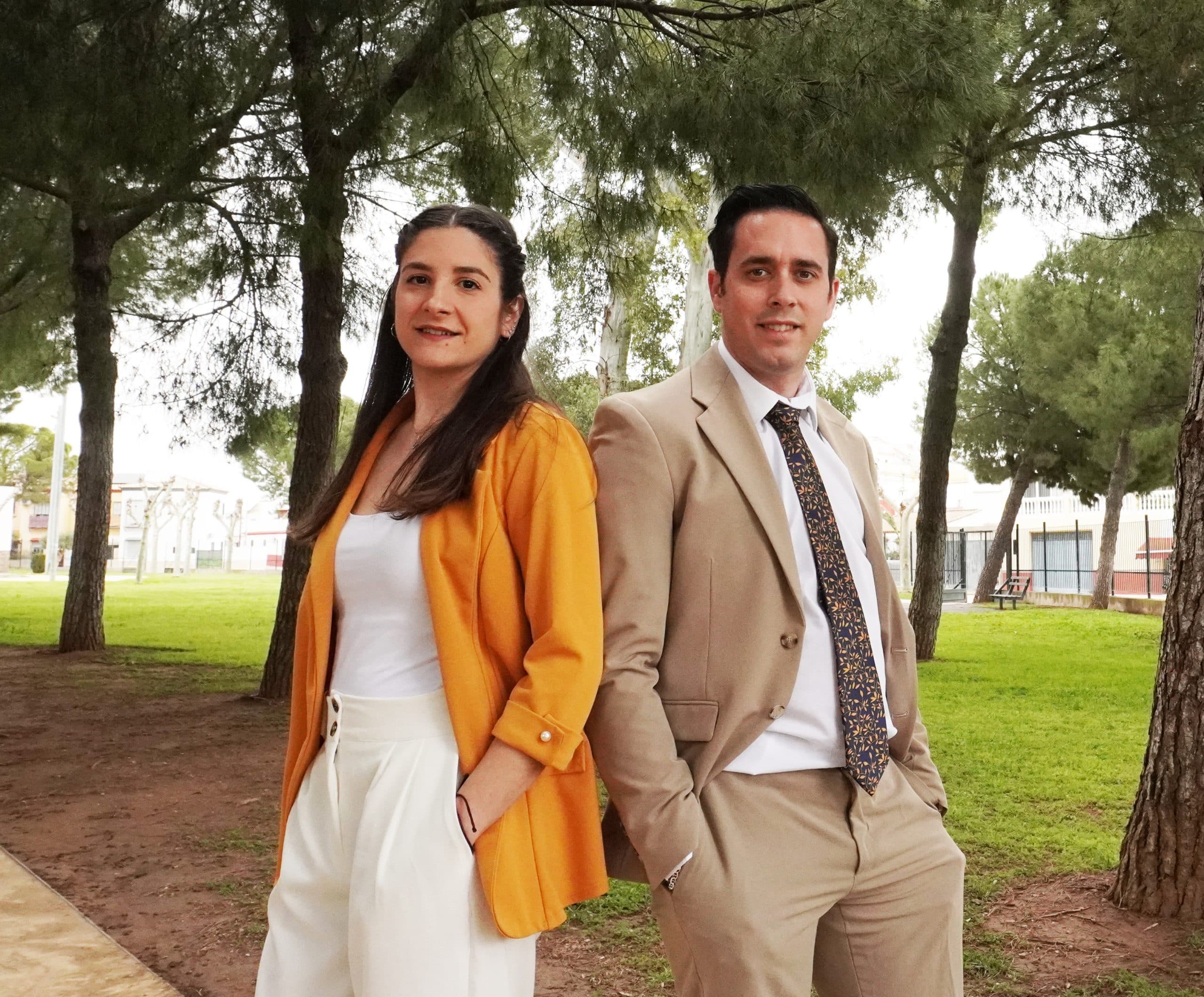 Macarena y Adrian Agentes inmobiliario a la izquierda esta macarena y la derecha Adrian
