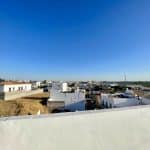 Fachada del edificio donde se ubica el piso en Cantillana