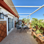 Terraza amplia de ático con acceso desde salón y dormitorio